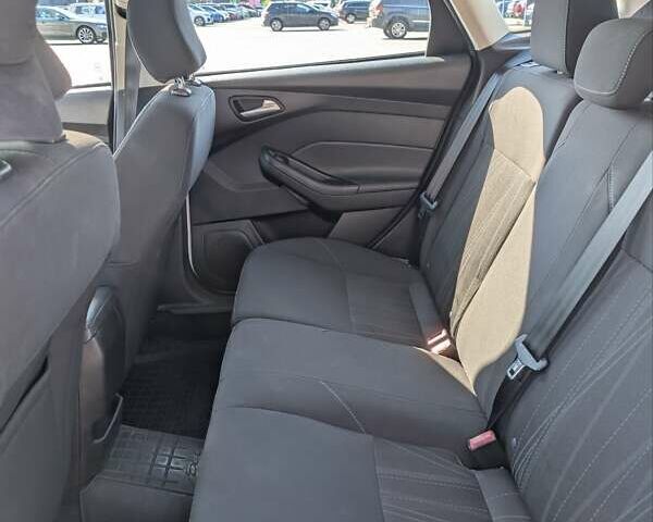 Белый Форд Фокус, объемом двигателя 2 л и пробегом 126 тыс. км за 8400 $, фото 6 на Automoto.ua