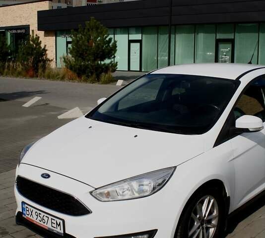 Белый Форд Фокус, объемом двигателя 1 л и пробегом 115 тыс. км за 9000 $, фото 6 на Automoto.ua