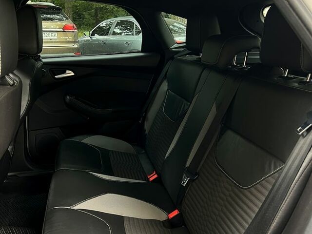 Белый Форд Фокус, объемом двигателя 2 л и пробегом 162 тыс. км за 10900 $, фото 4 на Automoto.ua