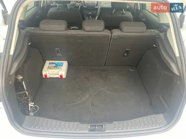 Белый Форд Фокус, объемом двигателя 1.5 л и пробегом 182 тыс. км за 8500 $, фото 13 на Automoto.ua