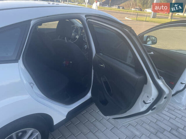 Белый Форд Фокус, объемом двигателя 1 л и пробегом 92 тыс. км за 11000 $, фото 17 на Automoto.ua