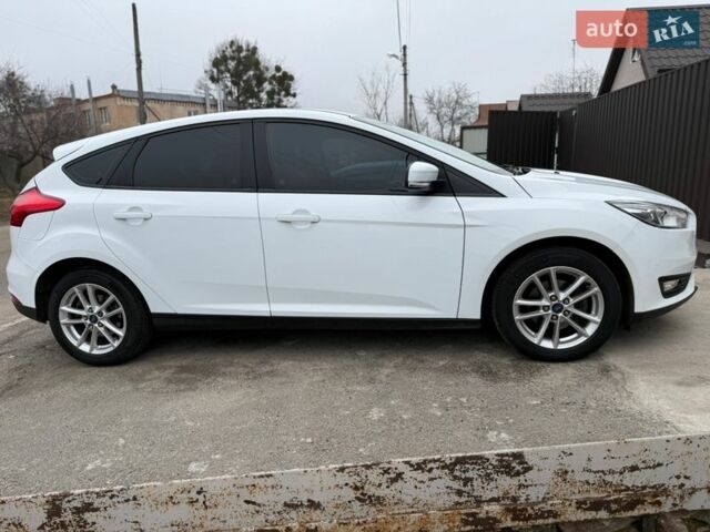 Белый Форд Фокус, объемом двигателя 1 л и пробегом 212 тыс. км за 8450 $, фото 6 на Automoto.ua