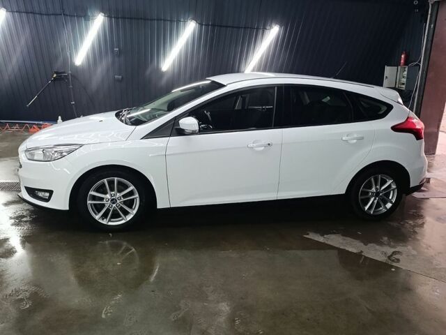 Білий Форд Фокус, об'ємом двигуна 1 л та пробігом 95 тис. км за 9500 $, фото 12 на Automoto.ua