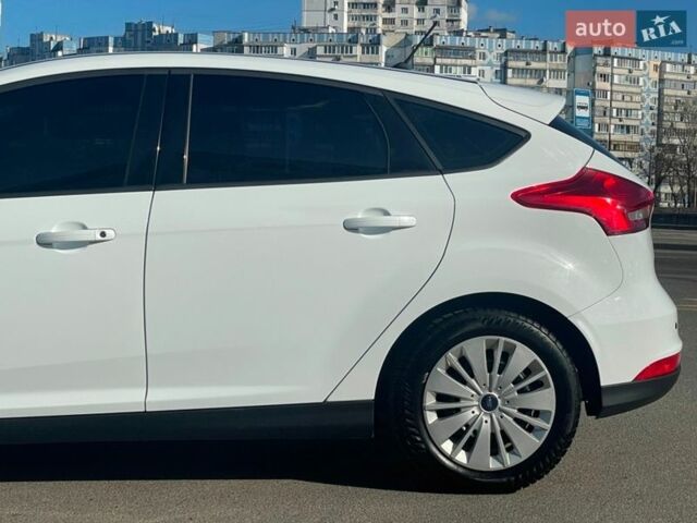 Білий Форд Фокус, об'ємом двигуна 1.6 л та пробігом 141 тис. км за 9500 $, фото 13 на Automoto.ua