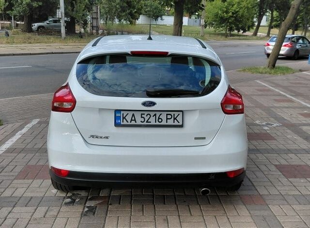 Белый Форд Фокус, объемом двигателя 1.5 л и пробегом 167 тыс. км за 7600 $, фото 5 на Automoto.ua