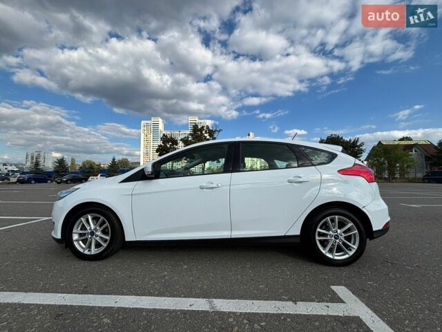 Белый Форд Фокус, объемом двигателя 1 л и пробегом 178 тыс. км за 8500 $, фото 3 на Automoto.ua