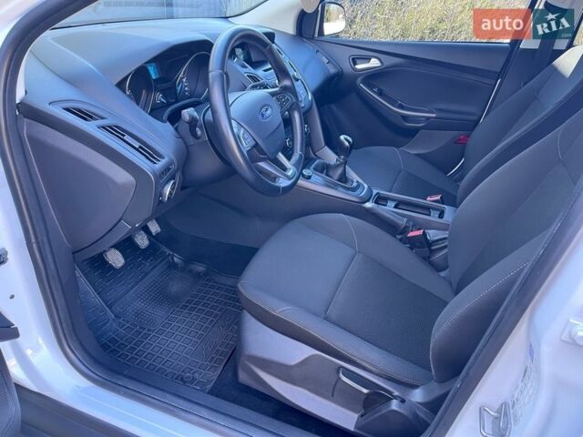 Білий Форд Фокус, об'ємом двигуна 1.6 л та пробігом 58 тис. км за 9400 $, фото 13 на Automoto.ua