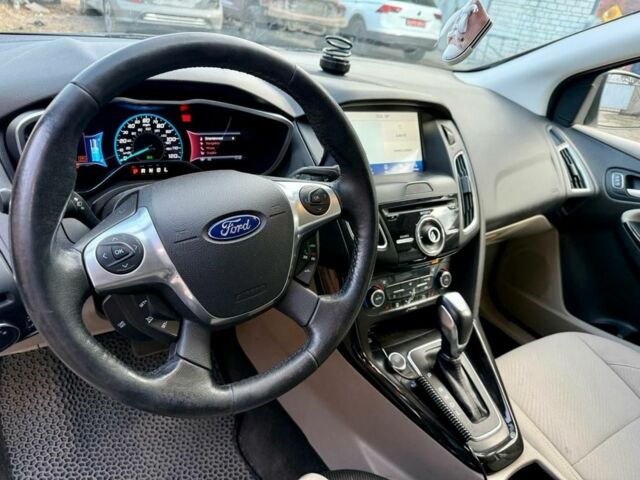 Белый Форд Фокус, объемом двигателя 0 л и пробегом 147 тыс. км за 8000 $, фото 1 на Automoto.ua