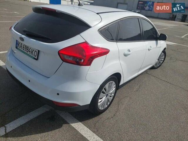 Білий Форд Фокус, об'ємом двигуна 1.6 л та пробігом 140 тис. км за 9300 $, фото 3 на Automoto.ua