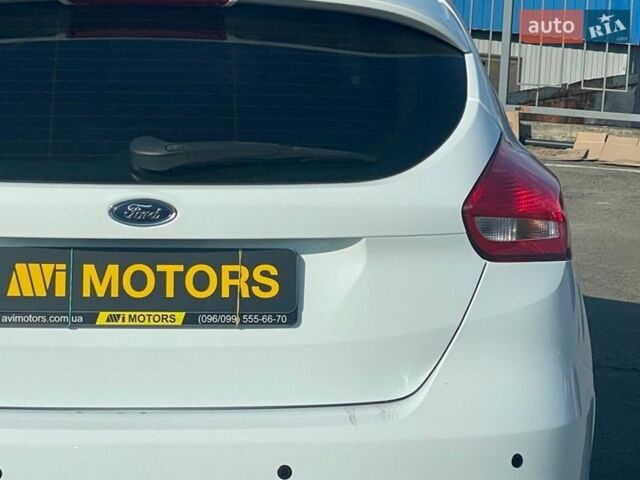 Білий Форд Фокус, об'ємом двигуна 1.6 л та пробігом 141 тис. км за 9500 $, фото 17 на Automoto.ua
