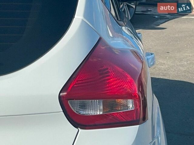 Білий Форд Фокус, об'ємом двигуна 1.6 л та пробігом 141 тис. км за 9500 $, фото 18 на Automoto.ua