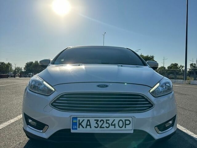 Белый Форд Фокус, объемом двигателя 2 л и пробегом 138 тыс. км за 10500 $, фото 3 на Automoto.ua