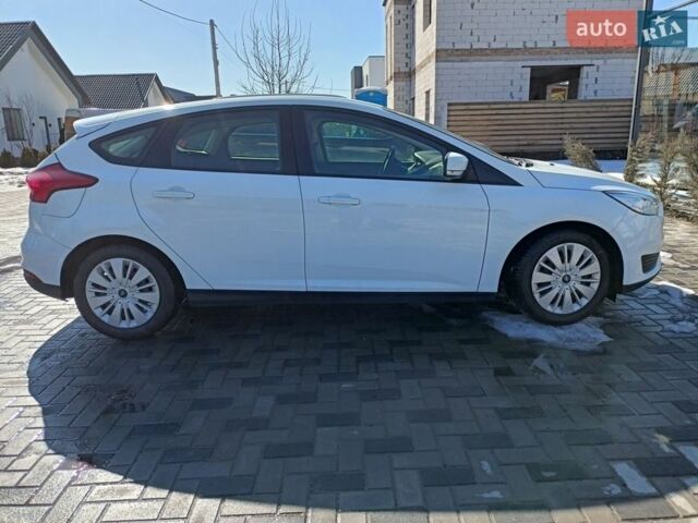 Білий Форд Фокус, об'ємом двигуна 1.6 л та пробігом 124 тис. км за 10400 $, фото 3 на Automoto.ua