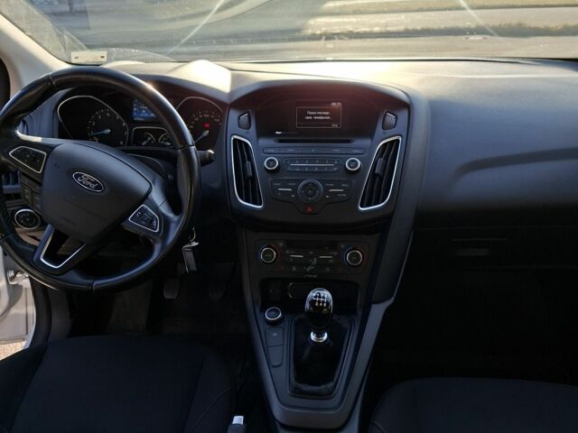 Белый Форд Фокус, объемом двигателя 1 л и пробегом 108 тыс. км за 9200 $, фото 13 на Automoto.ua