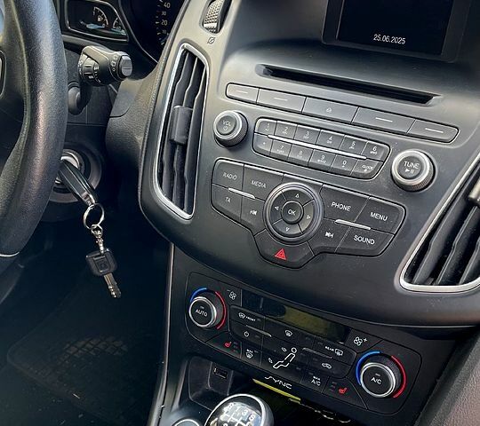 Білий Форд Фокус, об'ємом двигуна 1 л та пробігом 85 тис. км за 9100 $, фото 2 на Automoto.ua