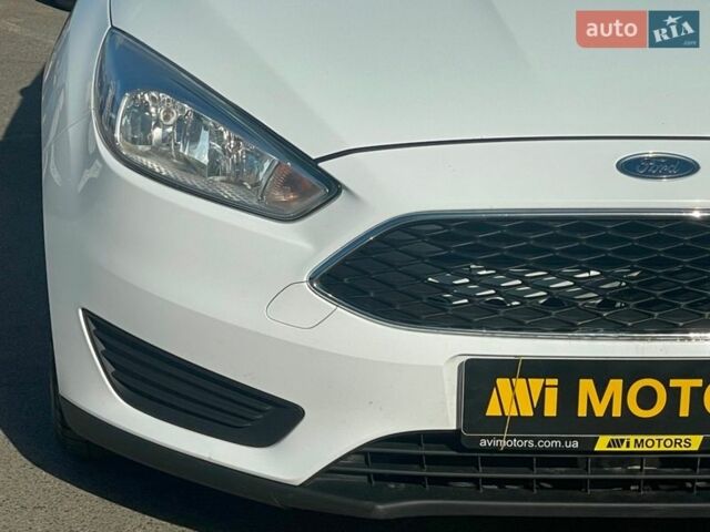 Білий Форд Фокус, об'ємом двигуна 1.6 л та пробігом 141 тис. км за 9500 $, фото 6 на Automoto.ua