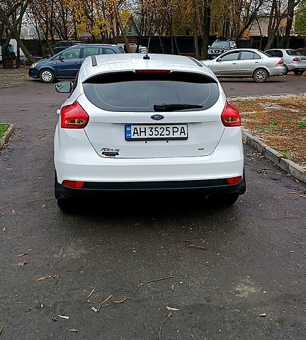 Білий Форд Фокус, об'ємом двигуна 2 л та пробігом 189 тис. км за 8600 $, фото 4 на Automoto.ua