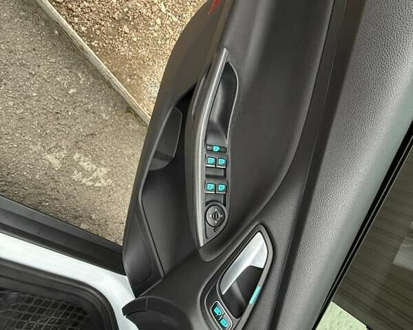 Белый Форд Фокус, объемом двигателя 1 л и пробегом 212 тыс. км за 8450 $, фото 20 на Automoto.ua