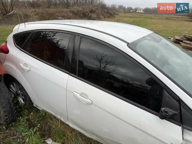 Белый Форд Фокус, объемом двигателя 2 л и пробегом 230 тыс. км за 3000 $, фото 5 на Automoto.ua