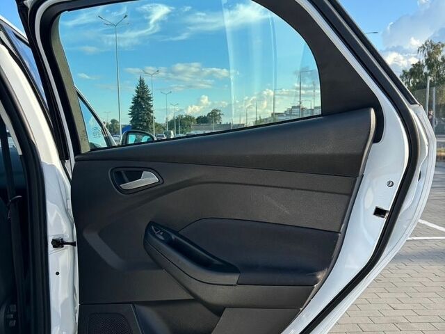 Білий Форд Фокус, об'ємом двигуна 1.5 л та пробігом 157 тис. км за 8800 $, фото 17 на Automoto.ua