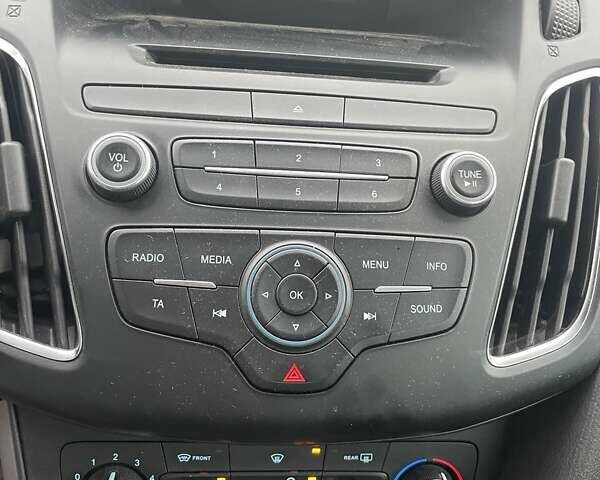 Білий Форд Фокус, об'ємом двигуна 1.5 л та пробігом 168 тис. км за 8800 $, фото 12 на Automoto.ua