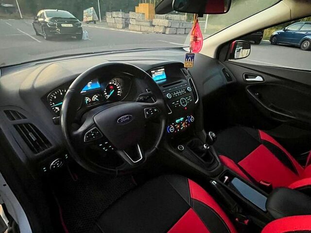 Білий Форд Фокус, об'ємом двигуна 1.5 л та пробігом 57 тис. км за 8700 $, фото 2 на Automoto.ua
