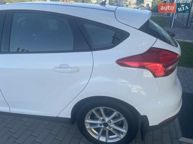 Белый Форд Фокус, объемом двигателя 1 л и пробегом 92 тыс. км за 11000 $, фото 5 на Automoto.ua