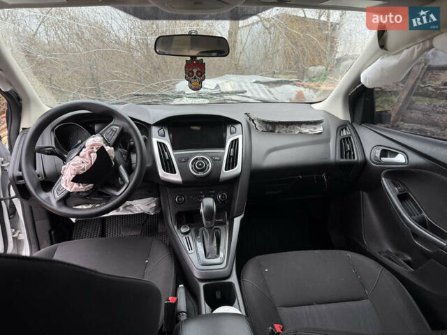 Белый Форд Фокус, объемом двигателя 2 л и пробегом 230 тыс. км за 3000 $, фото 2 на Automoto.ua