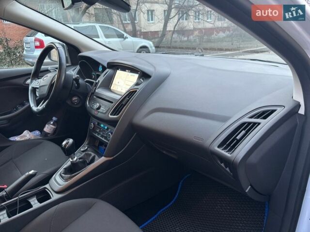 Белый Форд Фокус, объемом двигателя 1.5 л и пробегом 154 тыс. км за 9750 $, фото 21 на Automoto.ua