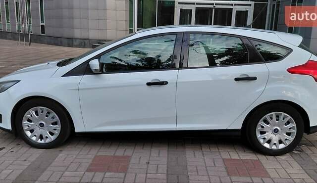 Белый Форд Фокус, объемом двигателя 1.5 л и пробегом 178 тыс. км за 7600 $, фото 4 на Automoto.ua