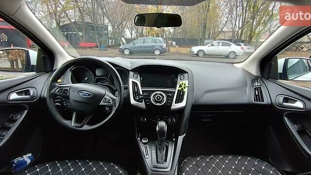 Білий Форд Фокус, об'ємом двигуна 2 л та пробігом 189 тис. км за 8600 $, фото 4 на Automoto.ua