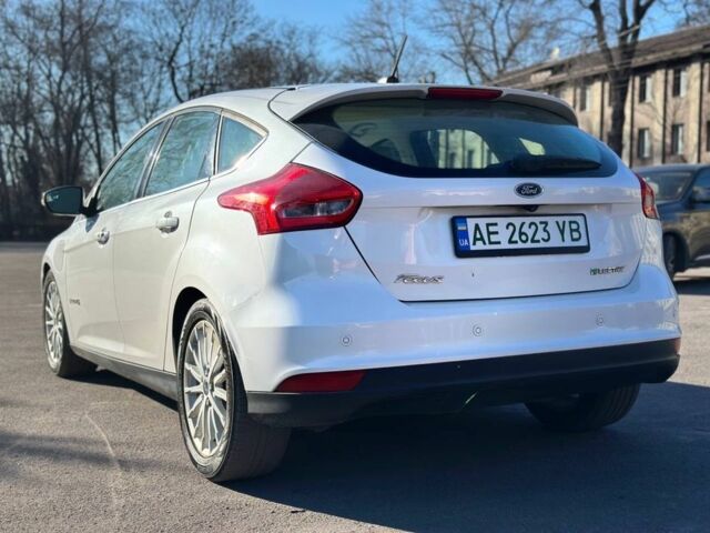 Белый Форд Фокус, объемом двигателя 0 л и пробегом 137 тыс. км за 8100 $, фото 3 на Automoto.ua