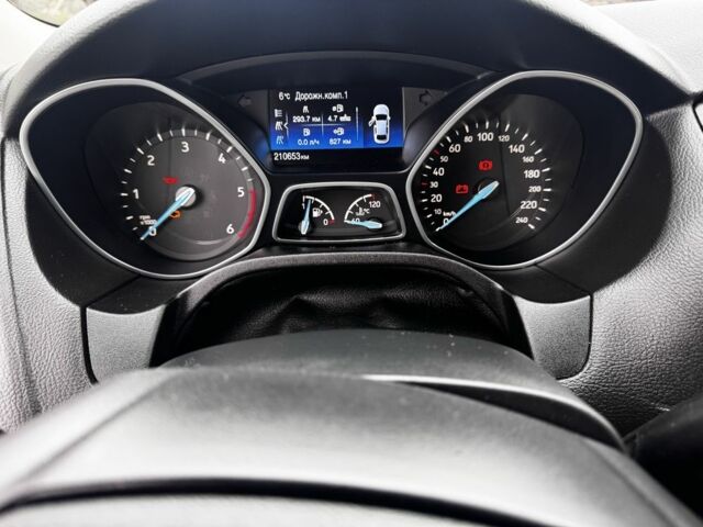 Белый Форд Фокус, объемом двигателя 1.5 л и пробегом 211 тыс. км за 9800 $, фото 1 на Automoto.ua