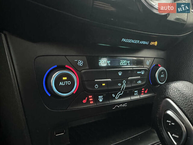 Білий Форд Фокус, об'ємом двигуна 2 л та пробігом 154 тис. км за 8700 $, фото 39 на Automoto.ua