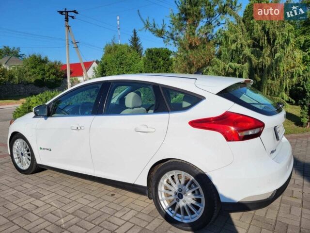 Білий Форд Фокус, об'ємом двигуна 0 л та пробігом 58 тис. км за 11500 $, фото 6 на Automoto.ua
