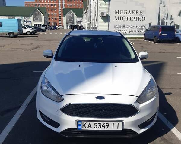 Белый Форд Фокус, объемом двигателя 1 л и пробегом 174 тыс. км за 7400 $, фото 4 на Automoto.ua