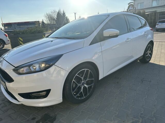 Белый Форд Фокус, объемом двигателя 2 л и пробегом 158 тыс. км за 8800 $, фото 1 на Automoto.ua