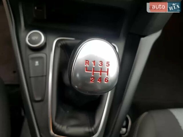 Білий Форд Фокус, об'ємом двигуна 2 л та пробігом 34 тис. км за 13600 $, фото 12 на Automoto.ua