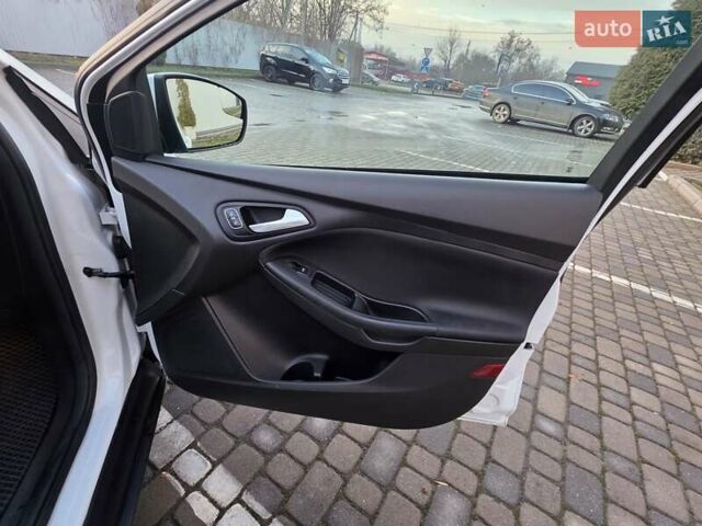 Белый Форд Фокус, объемом двигателя 2 л и пробегом 149 тыс. км за 7650 $, фото 35 на Automoto.ua