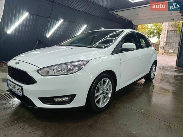 Білий Форд Фокус, об'ємом двигуна 1 л та пробігом 95 тис. км за 9500 $, фото 4 на Automoto.ua