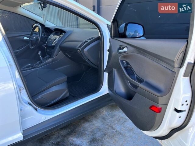 Білий Форд Фокус, об'ємом двигуна 1.6 л та пробігом 58 тис. км за 9400 $, фото 21 на Automoto.ua
