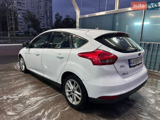 Белый Форд Фокус, объемом двигателя 2 л и пробегом 235 тыс. км за 5500 $, фото 4 на Automoto.ua