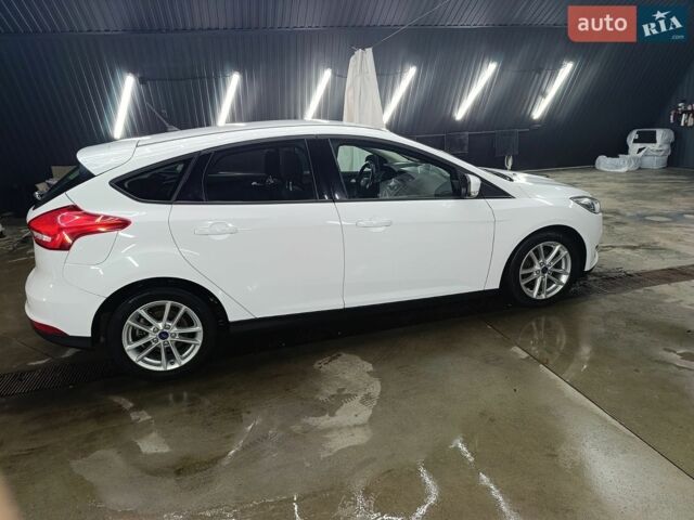 Білий Форд Фокус, об'ємом двигуна 1 л та пробігом 95 тис. км за 9500 $, фото 6 на Automoto.ua