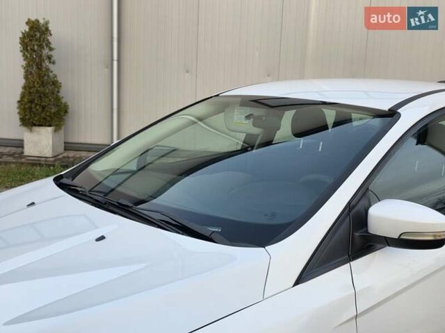 Белый Форд Фокус, объемом двигателя 2 л и пробегом 149 тыс. км за 7650 $, фото 9 на Automoto.ua