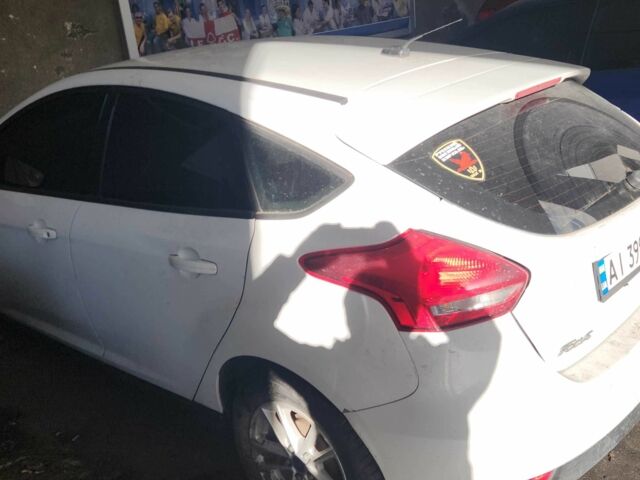 Білий Форд Фокус, об'ємом двигуна 2 л та пробігом 200 тис. км за 3200 $, фото 3 на Automoto.ua