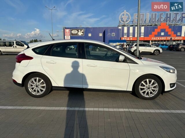 Білий Форд Фокус, об'ємом двигуна 1.5 л та пробігом 157 тис. км за 8800 $, фото 3 на Automoto.ua