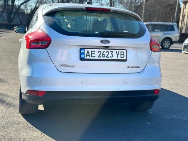 Белый Форд Фокус, объемом двигателя 0 л и пробегом 137 тыс. км за 8100 $, фото 9 на Automoto.ua