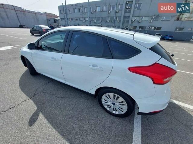 Білий Форд Фокус, об'ємом двигуна 1.6 л та пробігом 140 тис. км за 9300 $, фото 2 на Automoto.ua