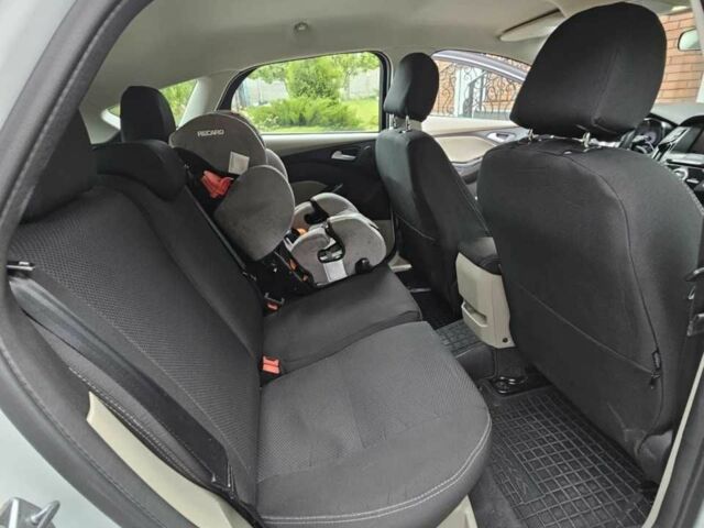 Білий Форд Фокус, об'ємом двигуна 0 л та пробігом 79 тис. км за 7200 $, фото 3 на Automoto.ua