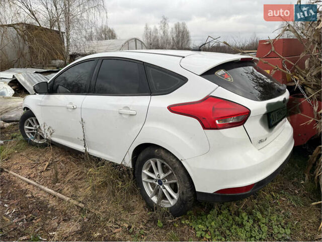 Белый Форд Фокус, объемом двигателя 2 л и пробегом 230 тыс. км за 3000 $, фото 1 на Automoto.ua